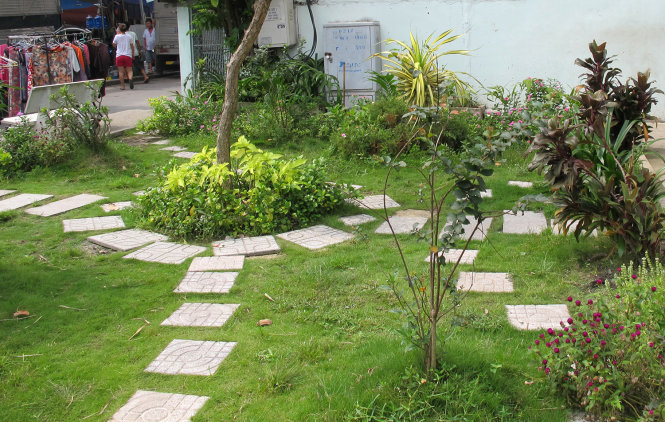[-]Bãi[-]rác[-]biến[-]thành[-]vườn[-]hoa[-]đẹp[-]ở[-]Sài[-]Gòn